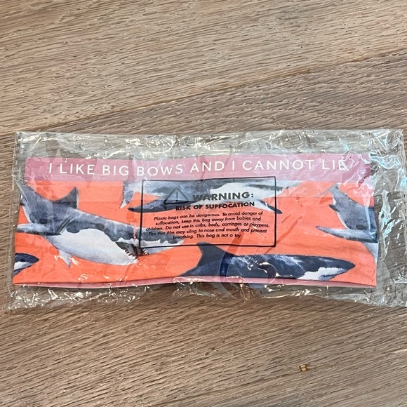 New Bums & Roses B&R Jaws Dropping Headband - Picture 6 of 8